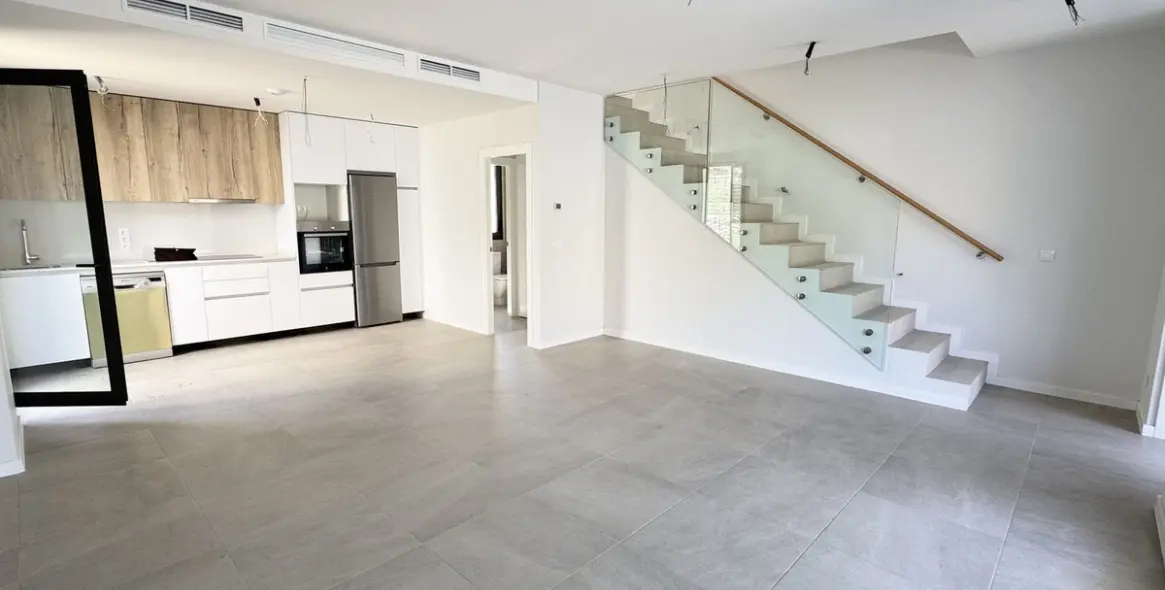 Продажа дома на две семьи в Riviera del Sol 2