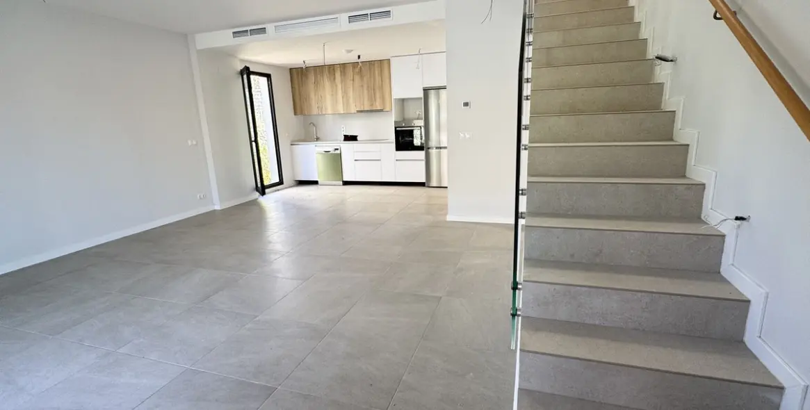 Продажа дома на две семьи в Riviera del Sol 3