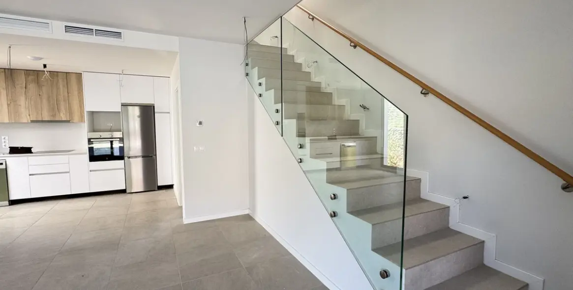 Продажа дома на две семьи в Riviera del Sol 4