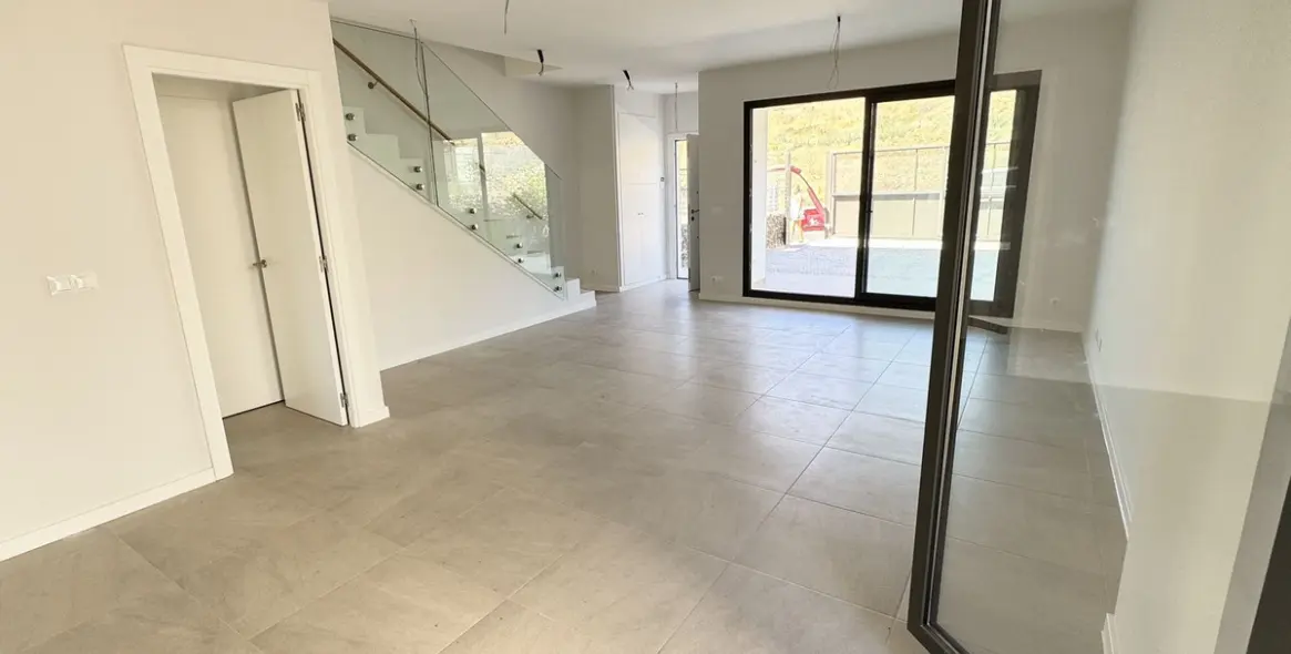 Продажа дома на две семьи в Riviera del Sol 5