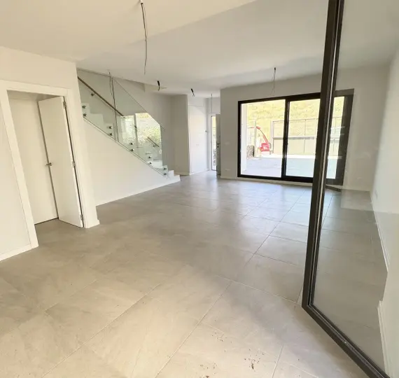 Продажа дома на две семьи в Riviera del Sol