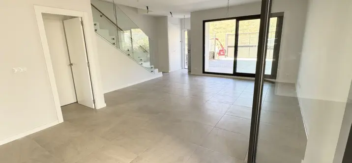 Продажа дома на две семьи в Riviera del Sol 4