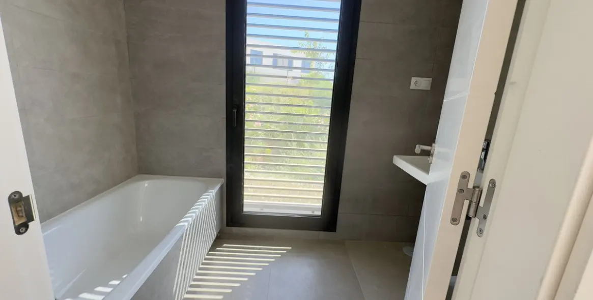 Продажа дома на две семьи в Riviera del Sol 20