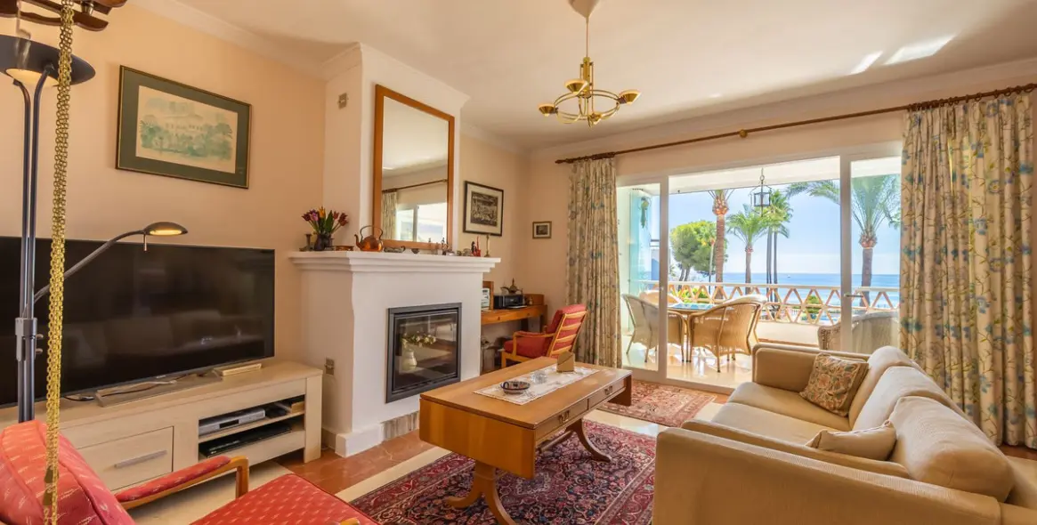 Sale of middle floor apartment in Casares Playa 4