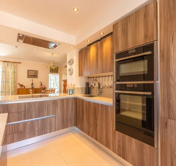 Sale of middle floor apartment in Casares Playa