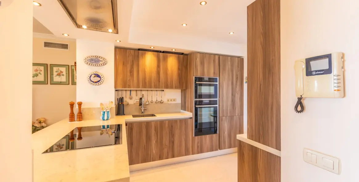 Sale of middle floor apartment in Casares Playa 27