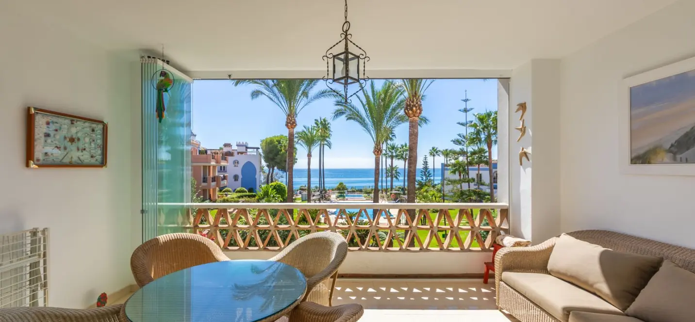 Sale of middle floor apartment in Casares Playa 0