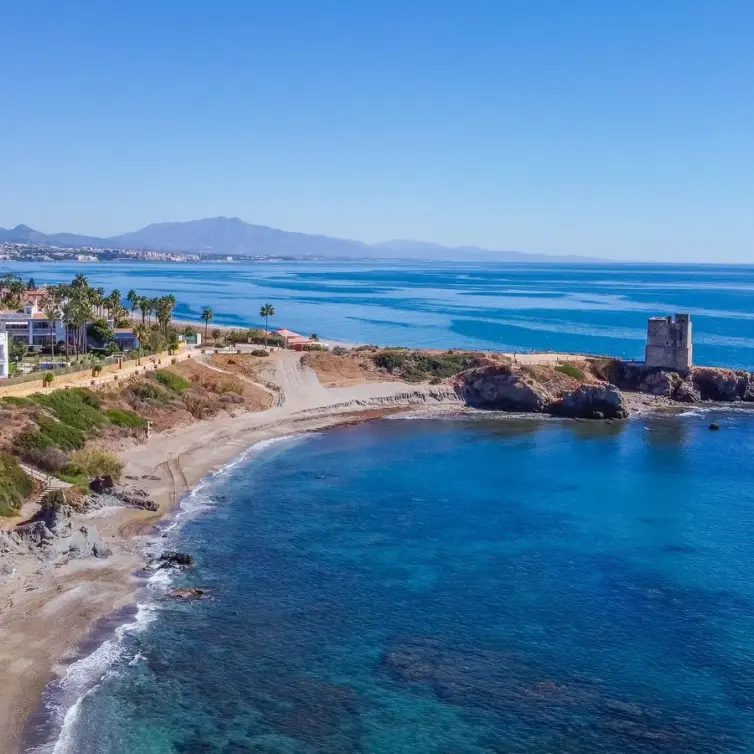 Sale of middle floor apartment in Casares Playa