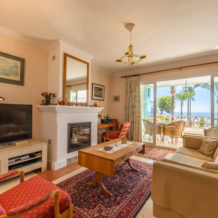 Sale of middle floor apartment in Casares Playa