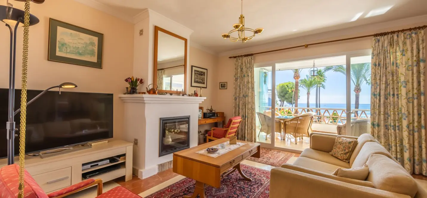 Sale of middle floor apartment in Casares Playa 3