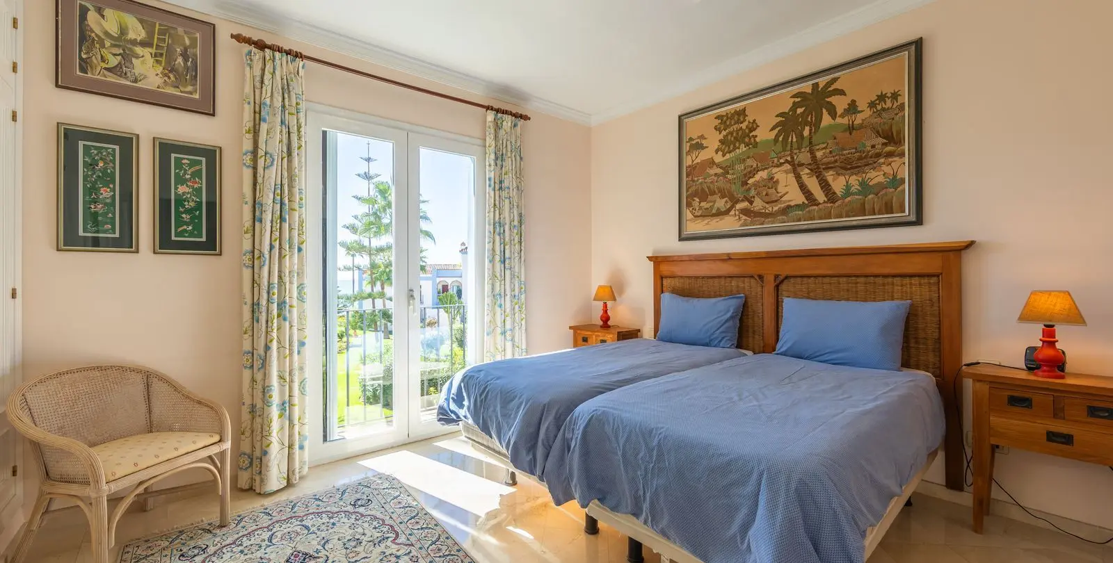 Продажа апартаментов на среднем этаже в Casares Playa 6