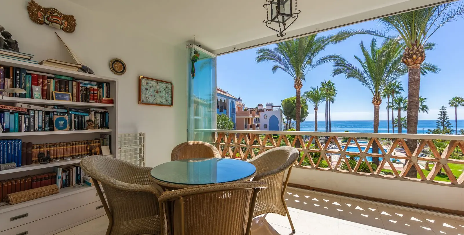 Продажа апартаментов на среднем этаже в Casares Playa 8