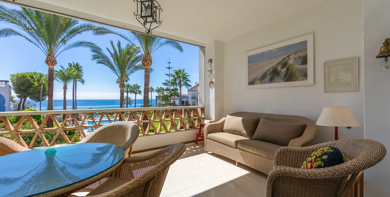 Продажа апартаментов на среднем этаже в Casares Playa 9