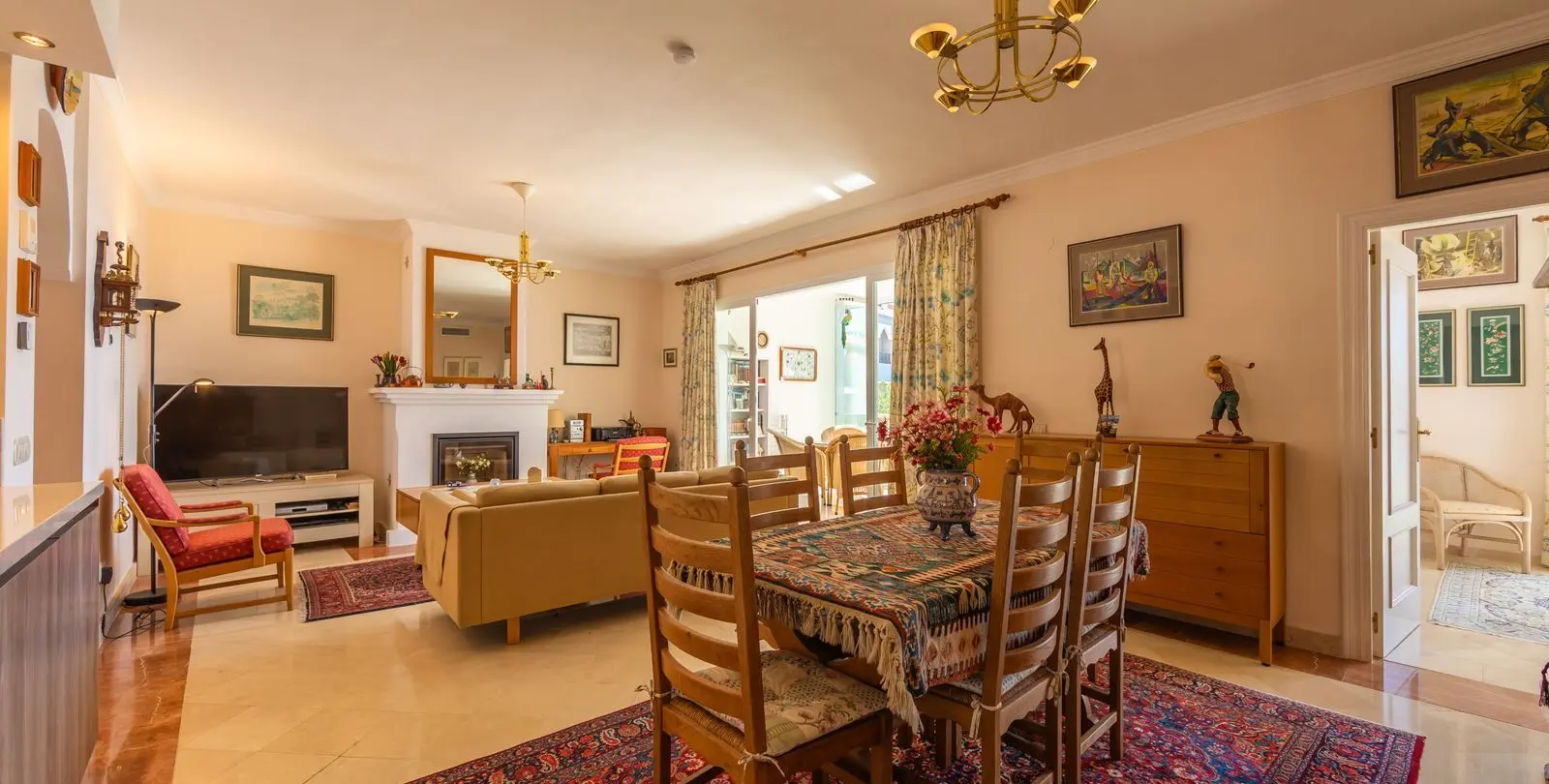 Продажа апартаментов на среднем этаже в Casares Playa 14