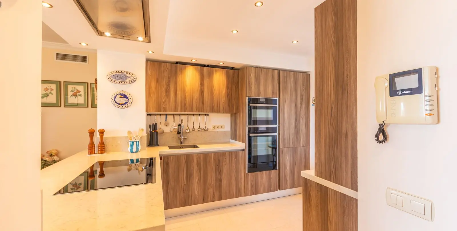 Продажа апартаментов на среднем этаже в Casares Playa 27