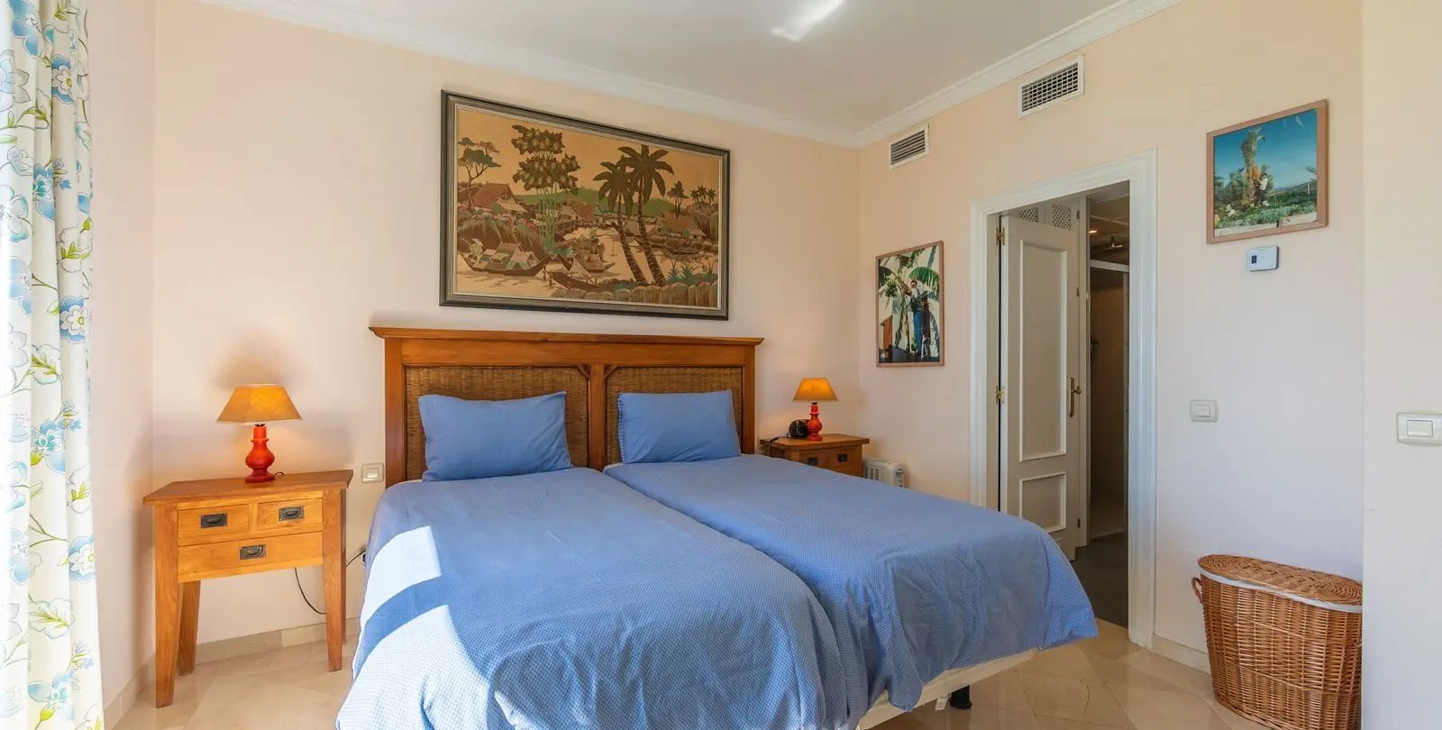 Продажа апартаментов на среднем этаже в Casares Playa 28