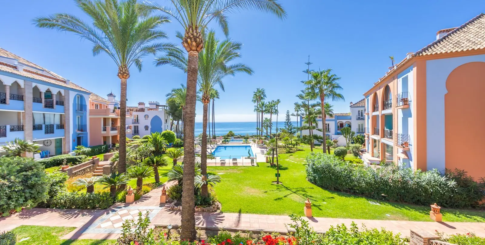 Продажа апартаментов на среднем этаже в Casares Playa 30