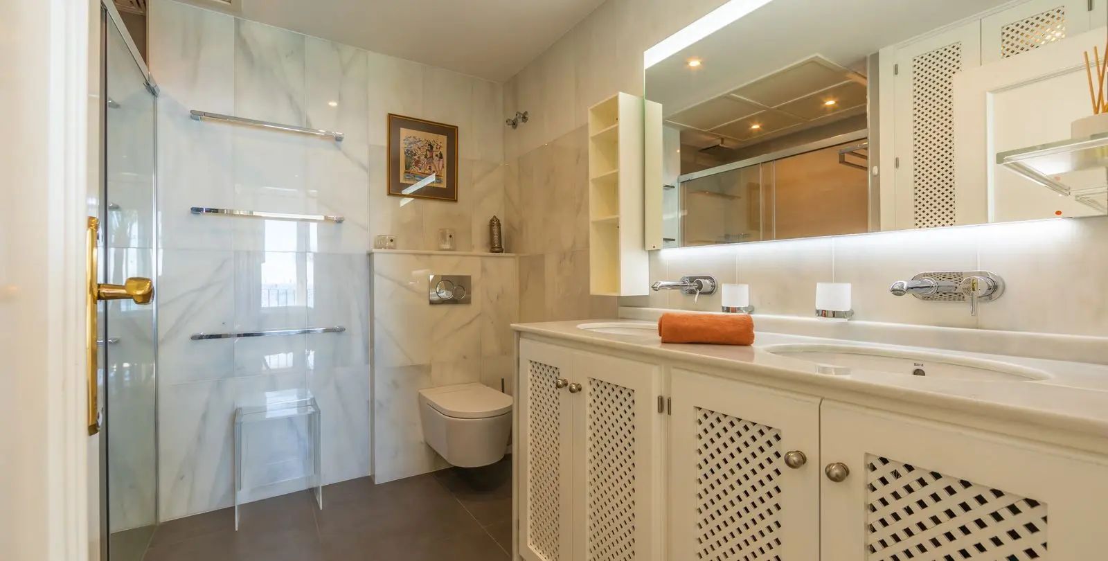 Продажа апартаментов на среднем этаже в Casares Playa 33