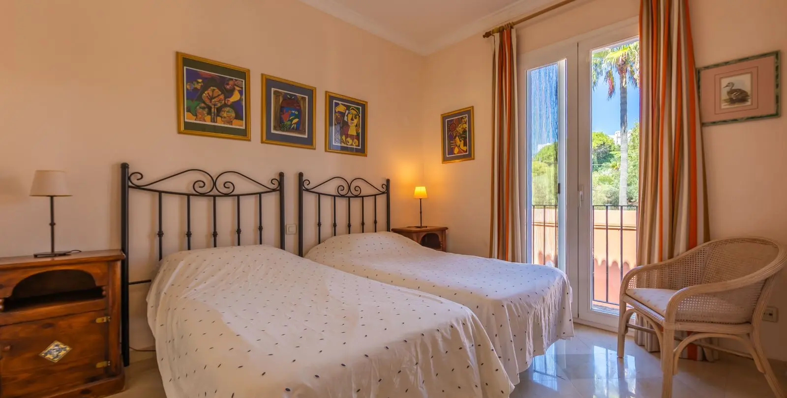 Продажа апартаментов на среднем этаже в Casares Playa 35