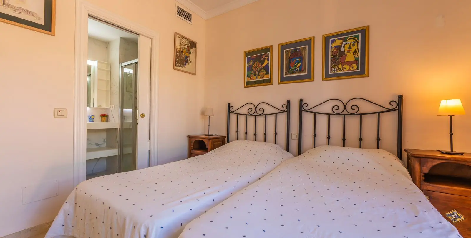 Продажа апартаментов на среднем этаже в Casares Playa 36