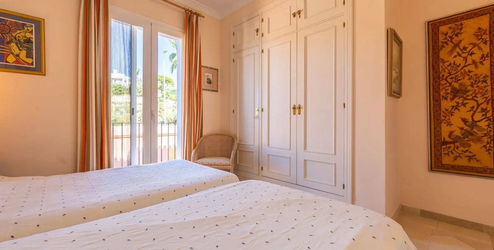 Продажа апартаментов на среднем этаже в Casares Playa 37