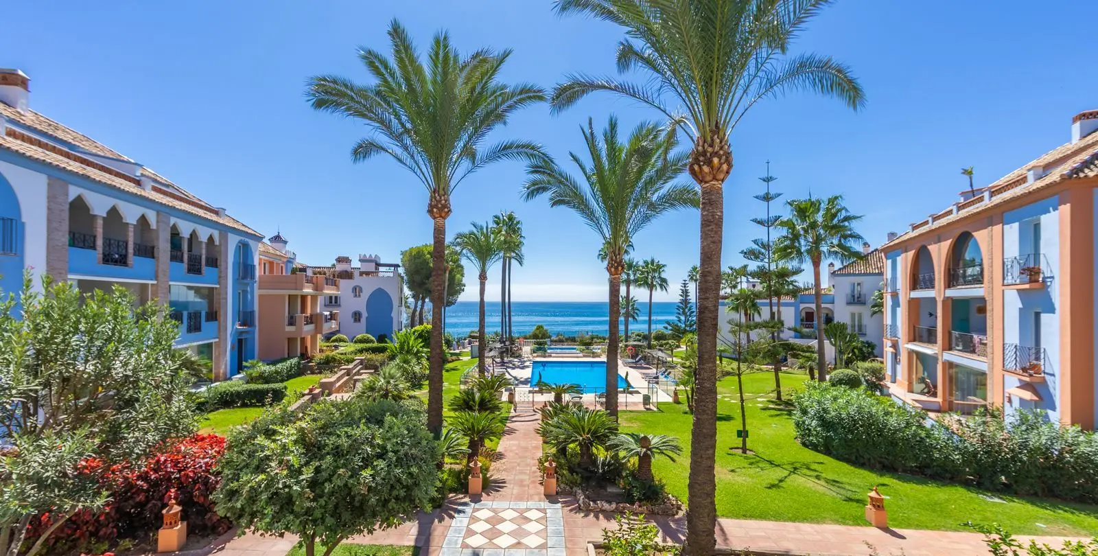 Продажа апартаментов на среднем этаже в Casares Playa 41