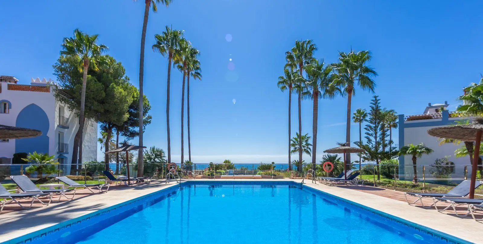 Продажа апартаментов на среднем этаже в Casares Playa 43