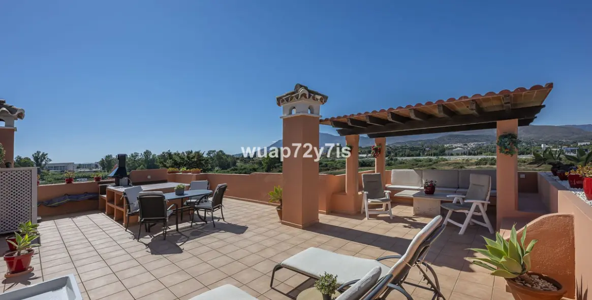 Sale of penthouse in Estepona 1