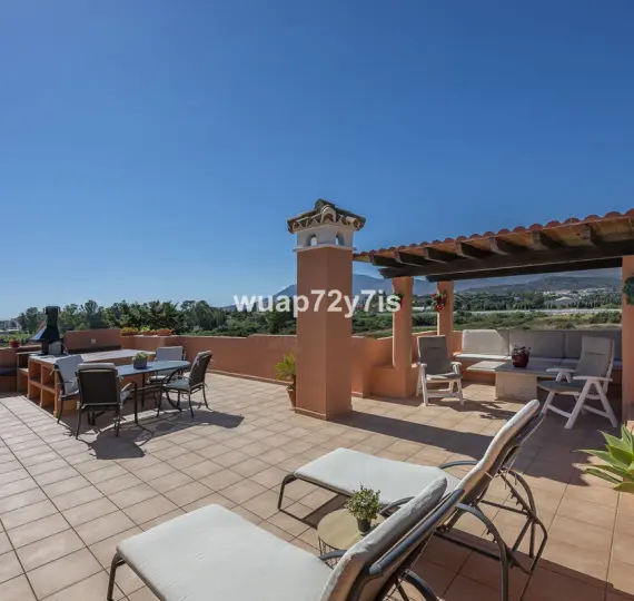 Sale of penthouse in Estepona