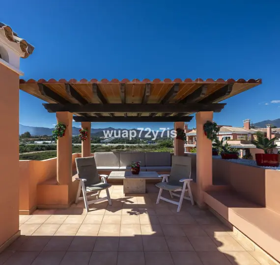 Sale of penthouse in Estepona