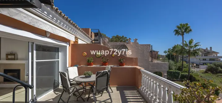 Sale of penthouse in Estepona 2
