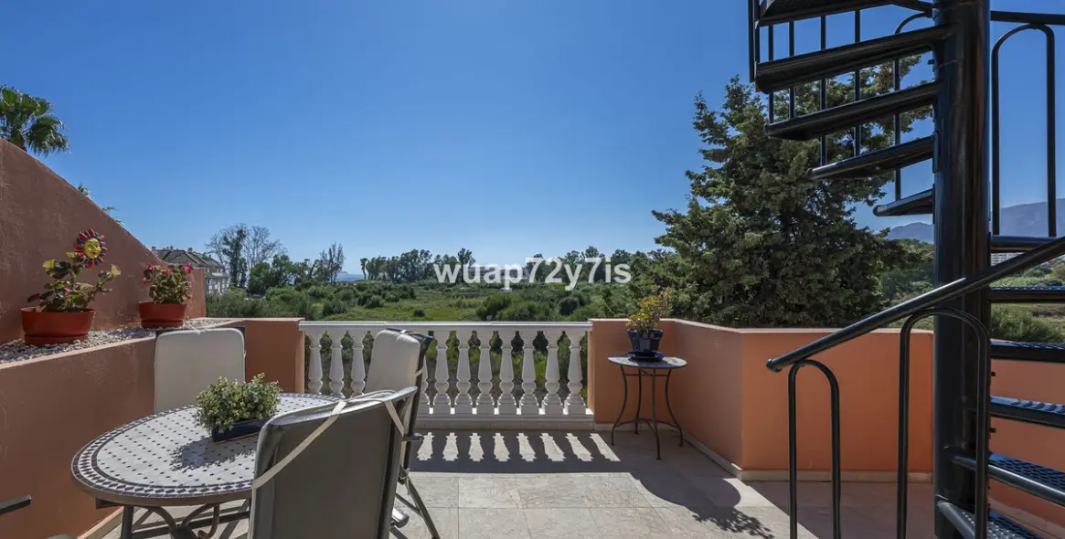 Sale of penthouse in Estepona 4