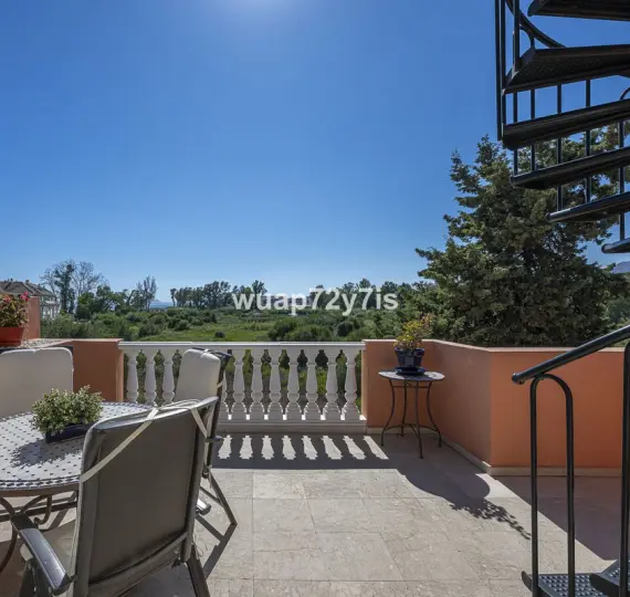 Sale of penthouse in Estepona