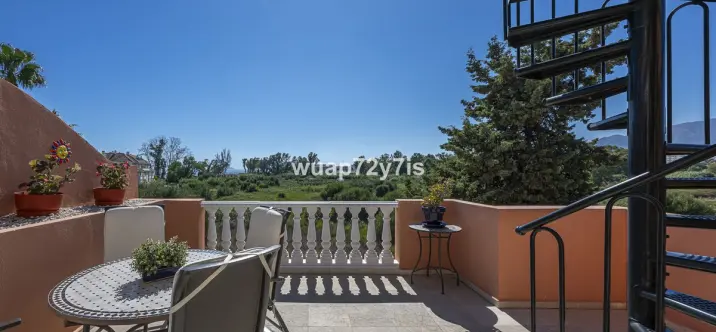 Sale of penthouse in Estepona 3
