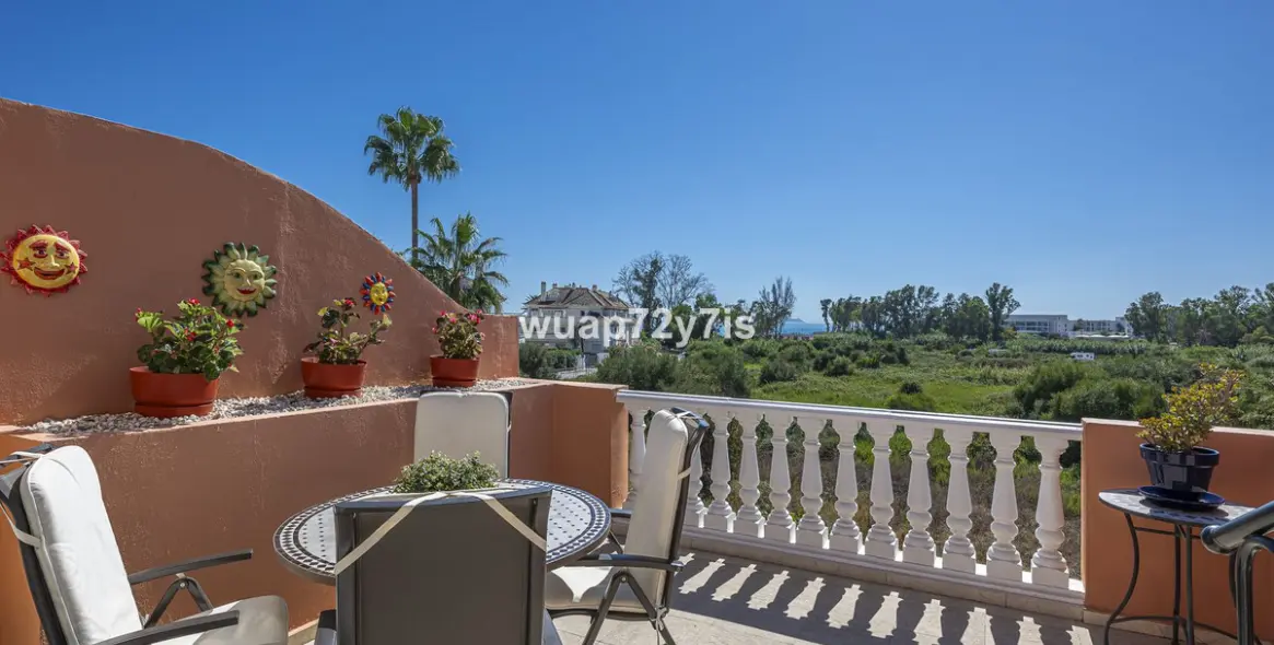 Sale of penthouse in Estepona 5