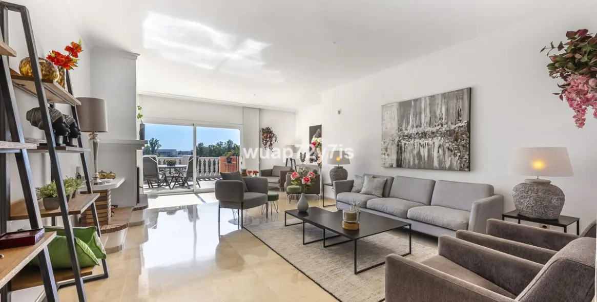Sale of penthouse in Estepona 6
