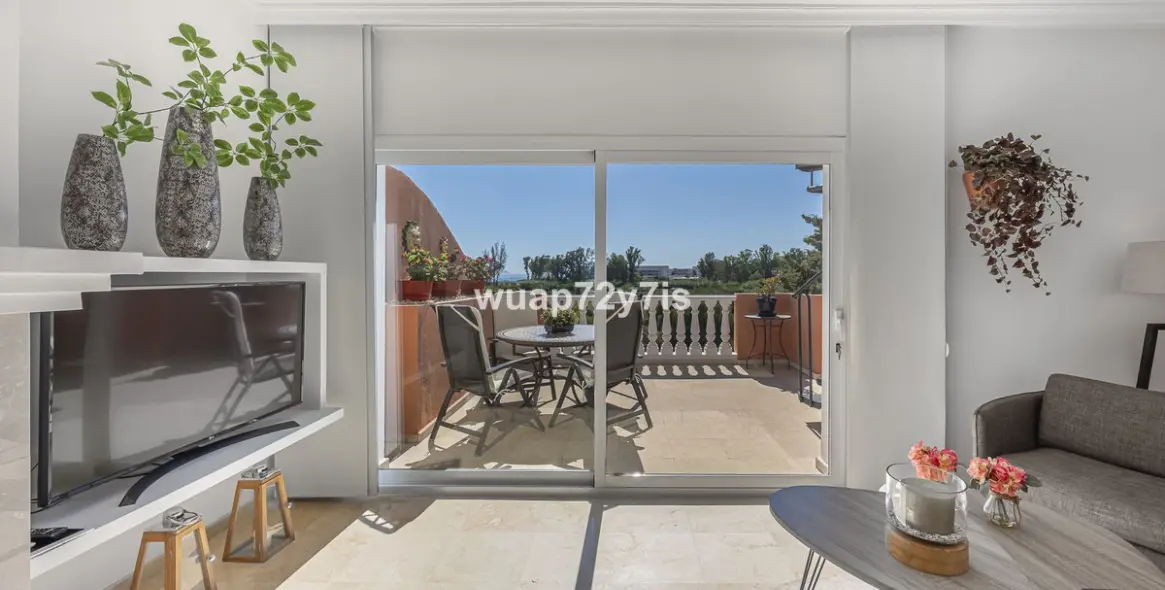 Sale of penthouse in Estepona 8