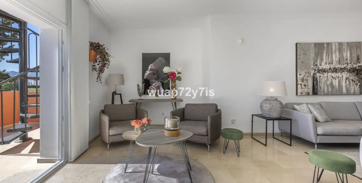 Sale of penthouse in Estepona 9