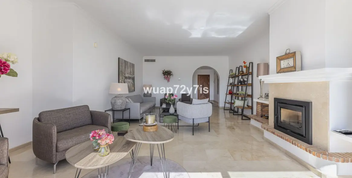 Sale of penthouse in Estepona 11