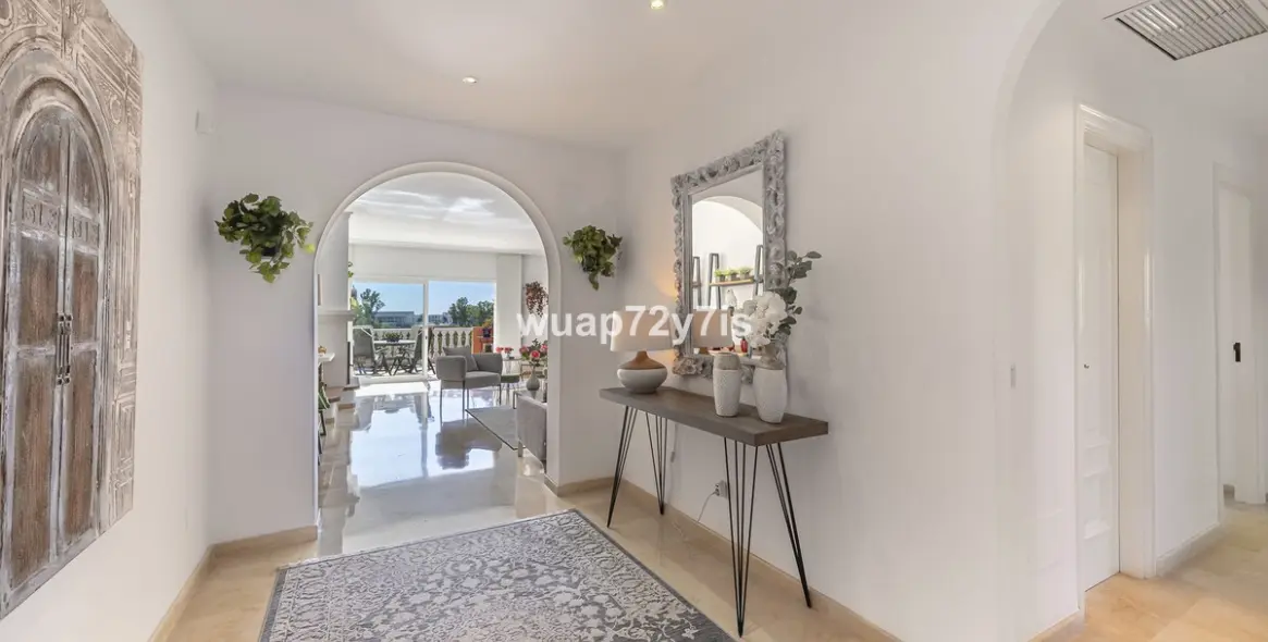 Sale of penthouse in Estepona 13