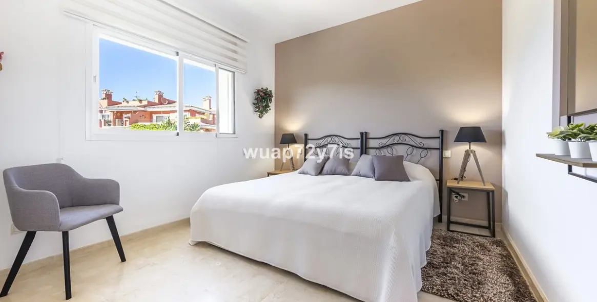 Sale of penthouse in Estepona 14
