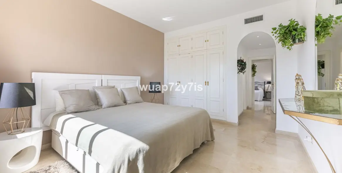 Sale of penthouse in Estepona 20