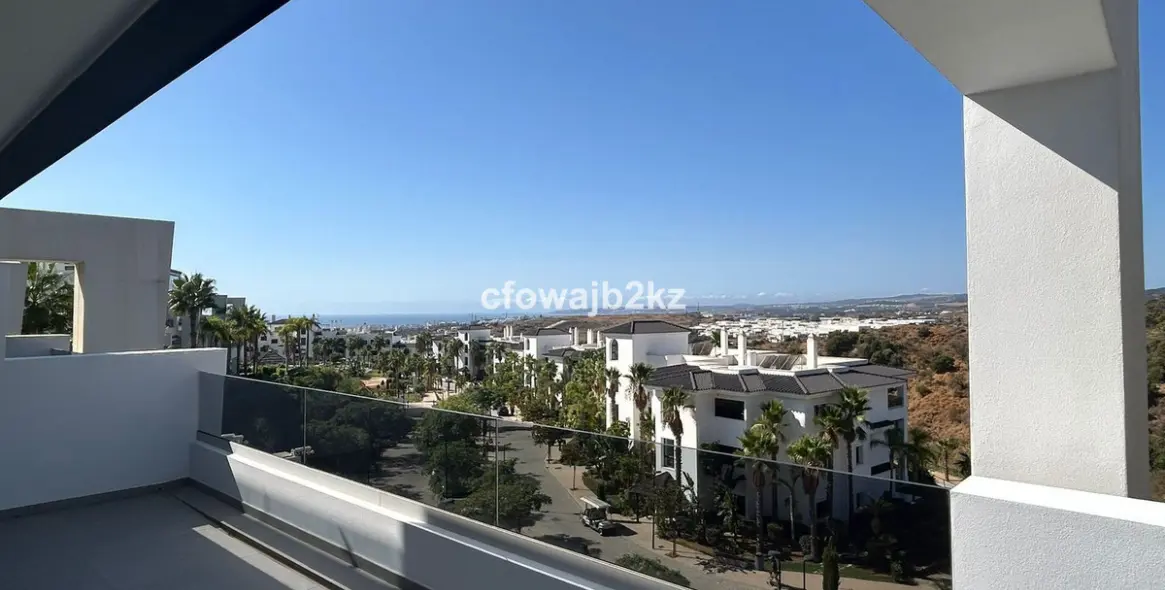 Sale of penthouse in Estepona 1