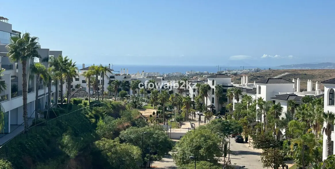 Sale of penthouse in Estepona 2