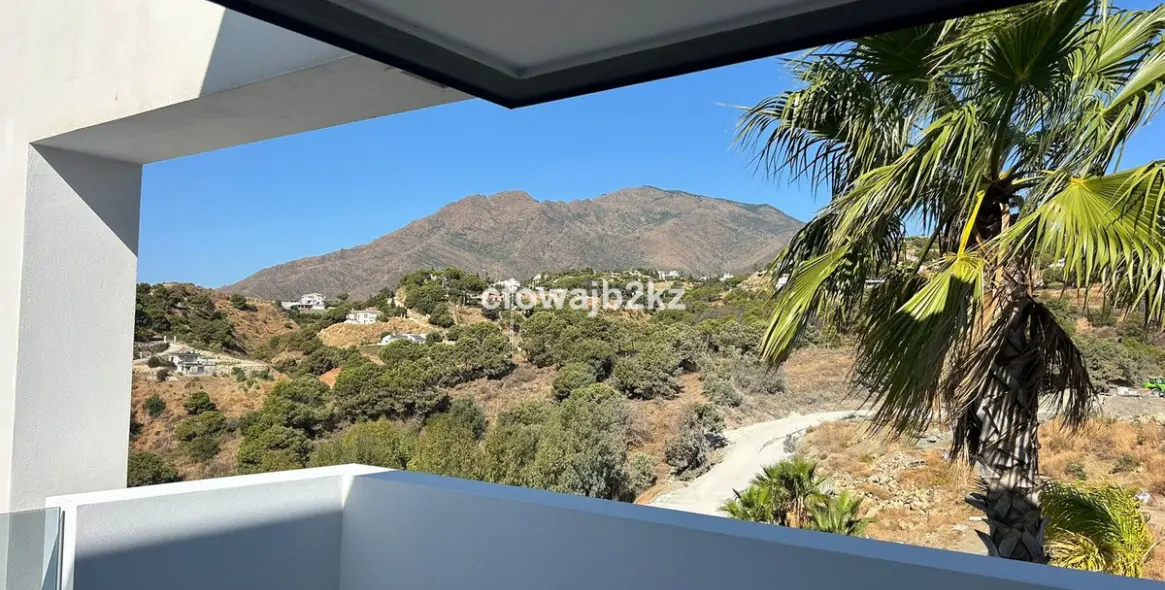 Sale of penthouse in Estepona 6