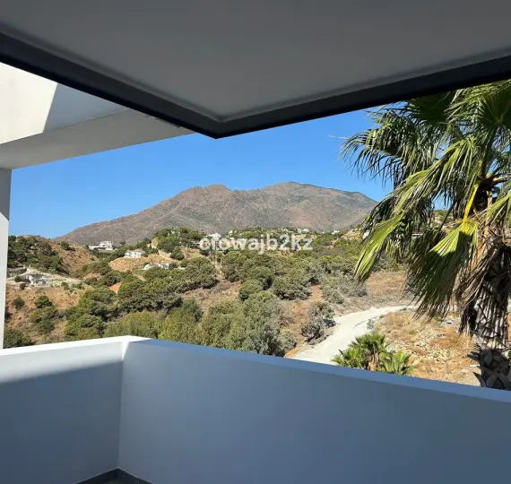 Sale of penthouse in Estepona