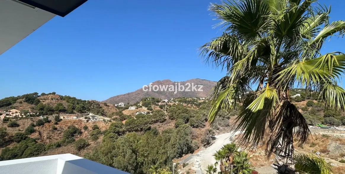 Sale of penthouse in Estepona 9