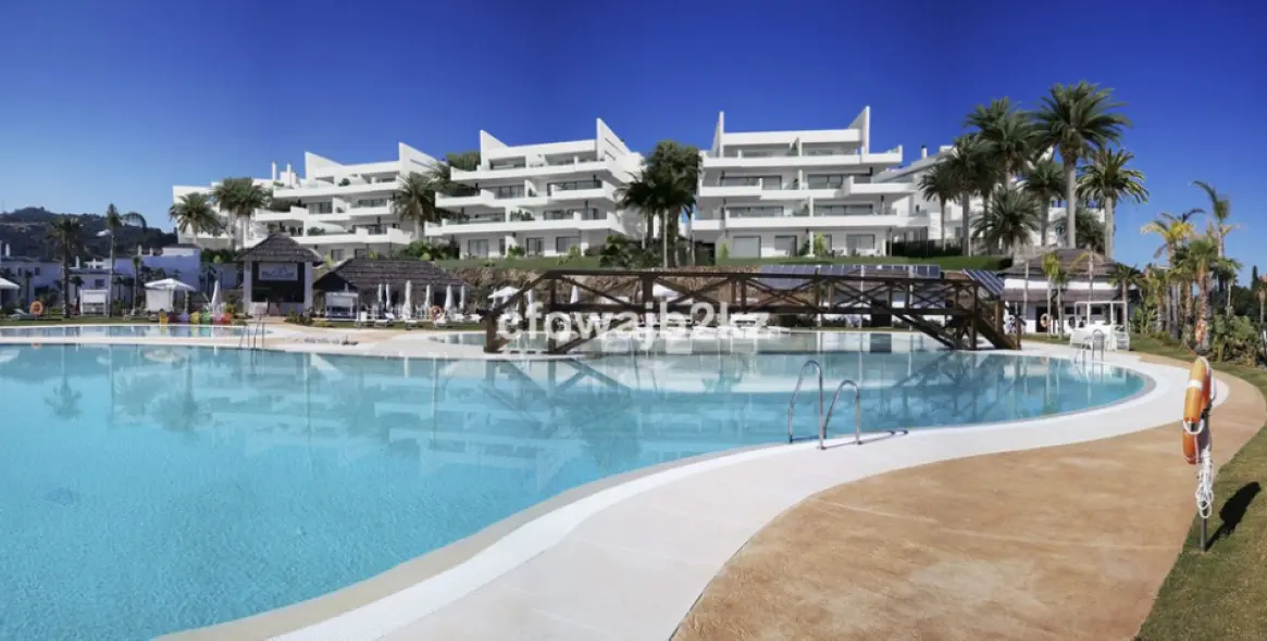 Sale of penthouse in Estepona 10