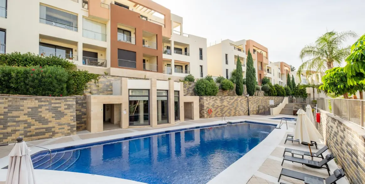 Long-term rent of middle floor apartment in Altos de los Monteros 1