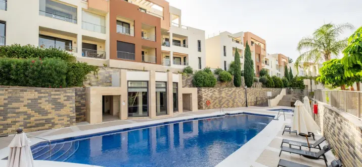 Long-term rent of middle floor apartment in Altos de los Monteros 0